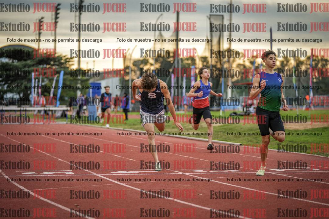 Fotos de los 400 m con vallas de varones