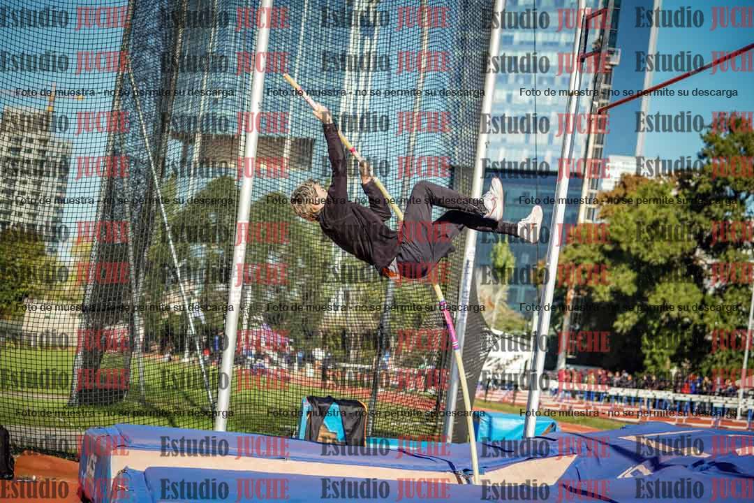Fotos del salto con garrocha de mujeres y varones