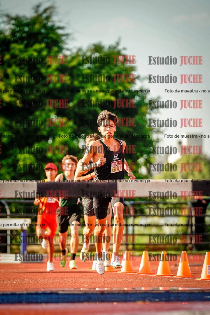 Fotos de los 2000 m con obstáculos de varones
