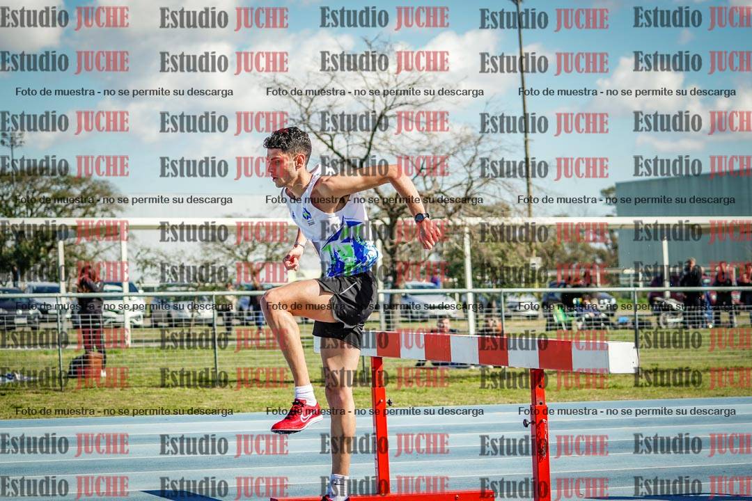 Fotos de los 3000 m con obstáculos de varones