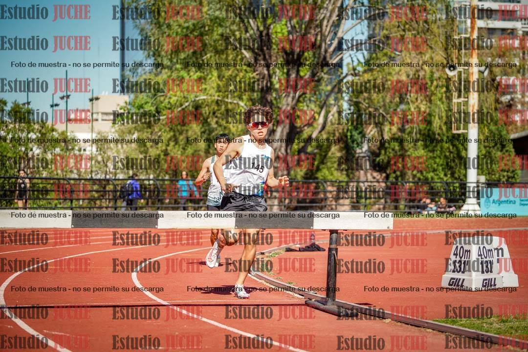 Fotos de los 1500 m con obstáculos de varones