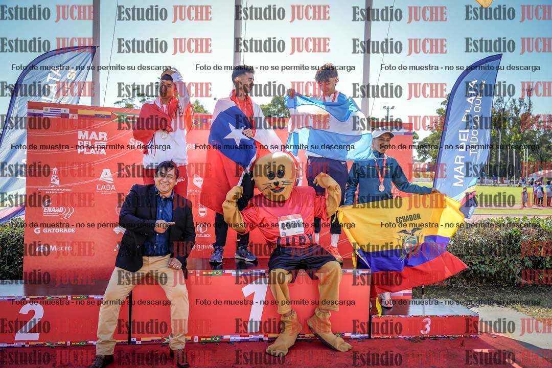 Fotos de algunos extras y podios del día 2
