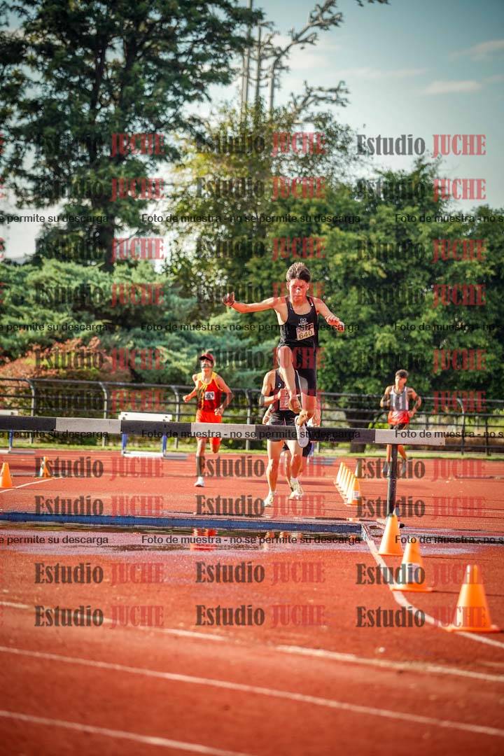 Fotos de los 2000 m con obstáculos de varones