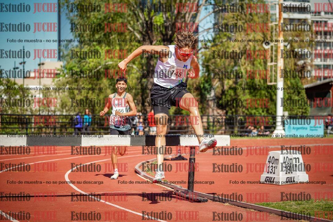 Fotos de los 1500 m con obstáculos de varones