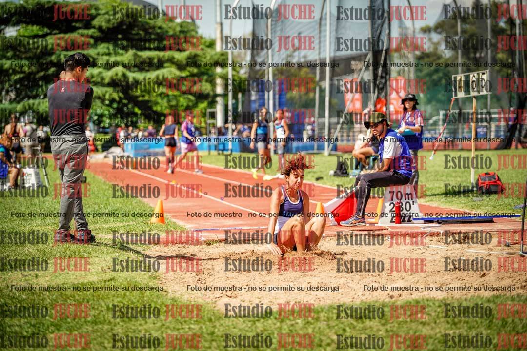 Fotos del salto en largo de mujeres