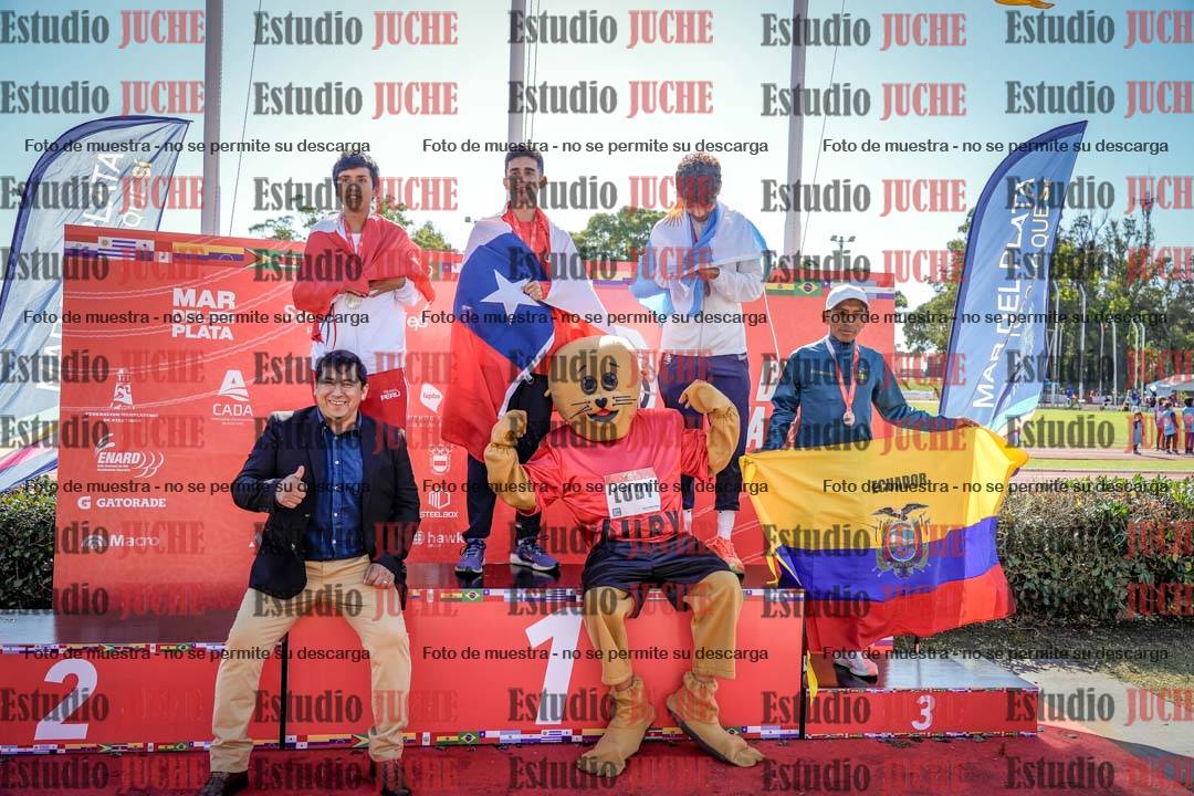 Fotos de algunos extras y podios del día 2