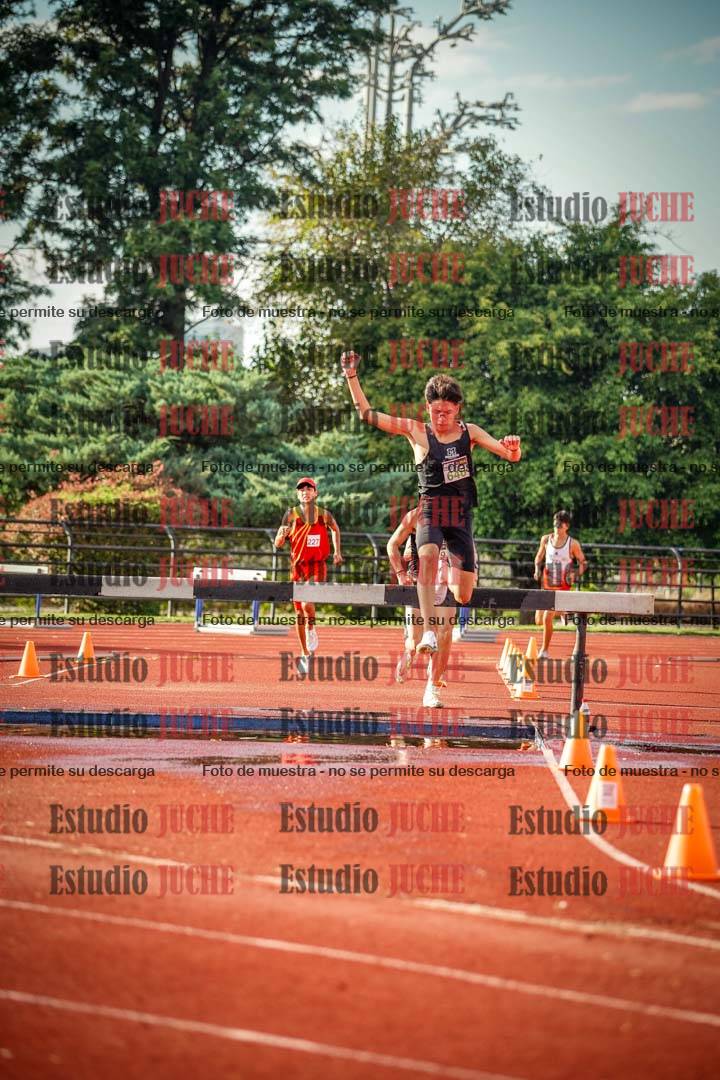 Fotos de los 2000 m con obstáculos de varones