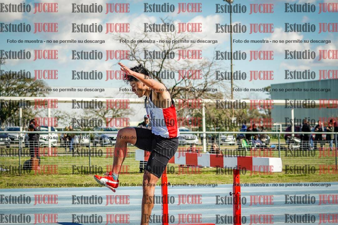 Fotos de los 3000 m con obstáculos de varones