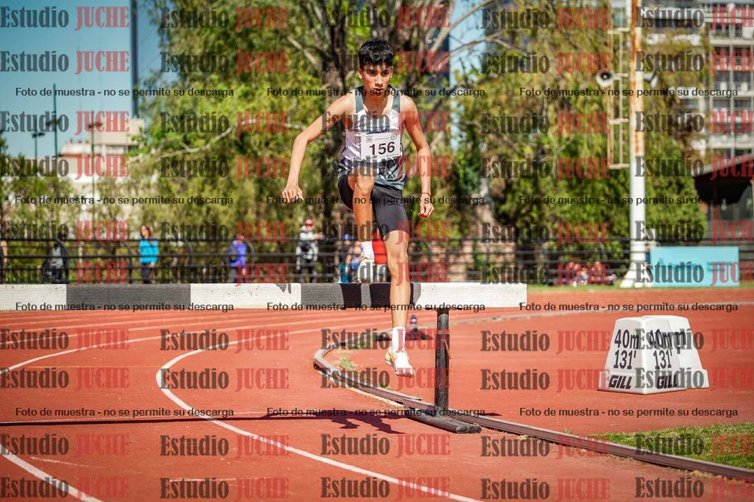 Fotos de los 1500 m con obstáculos de varones