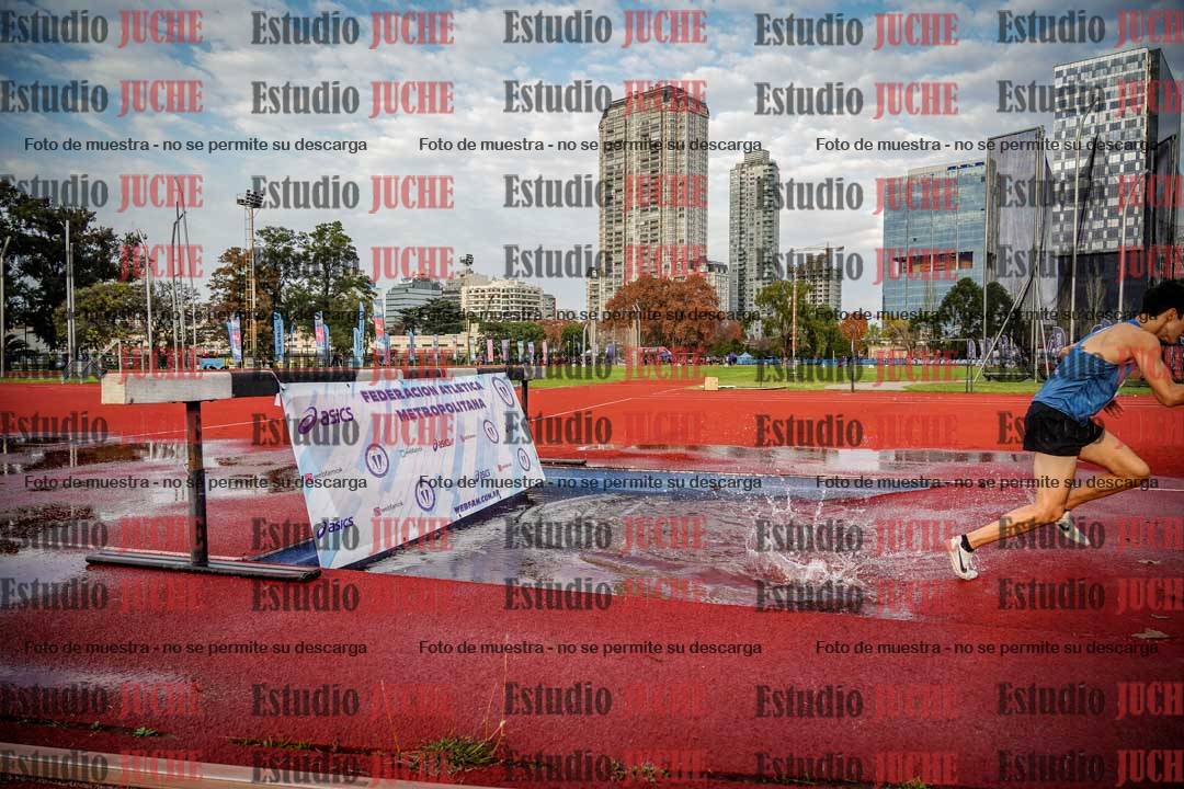 Fotos de los 3000 m con obstáculos de varones