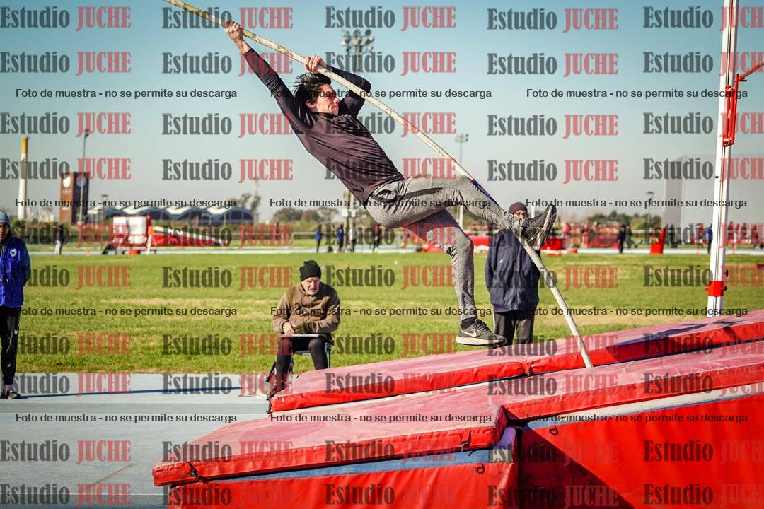 Fotos del salto con garrocha de mujeres y varones