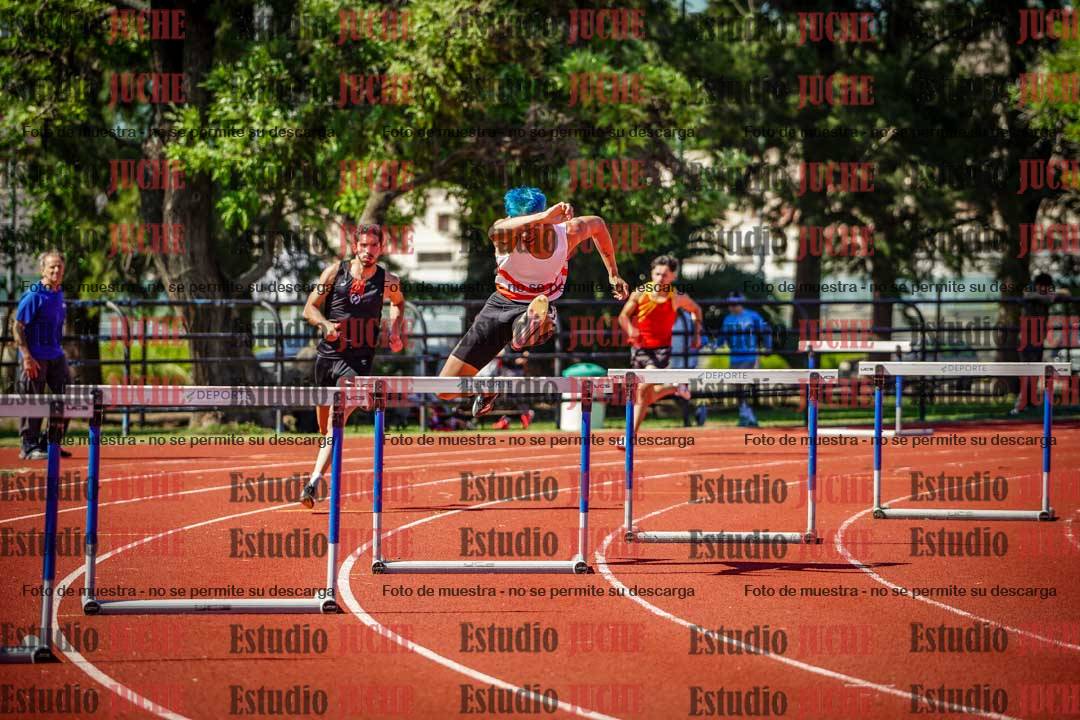 Fotos de los 400 m con vallas de varones