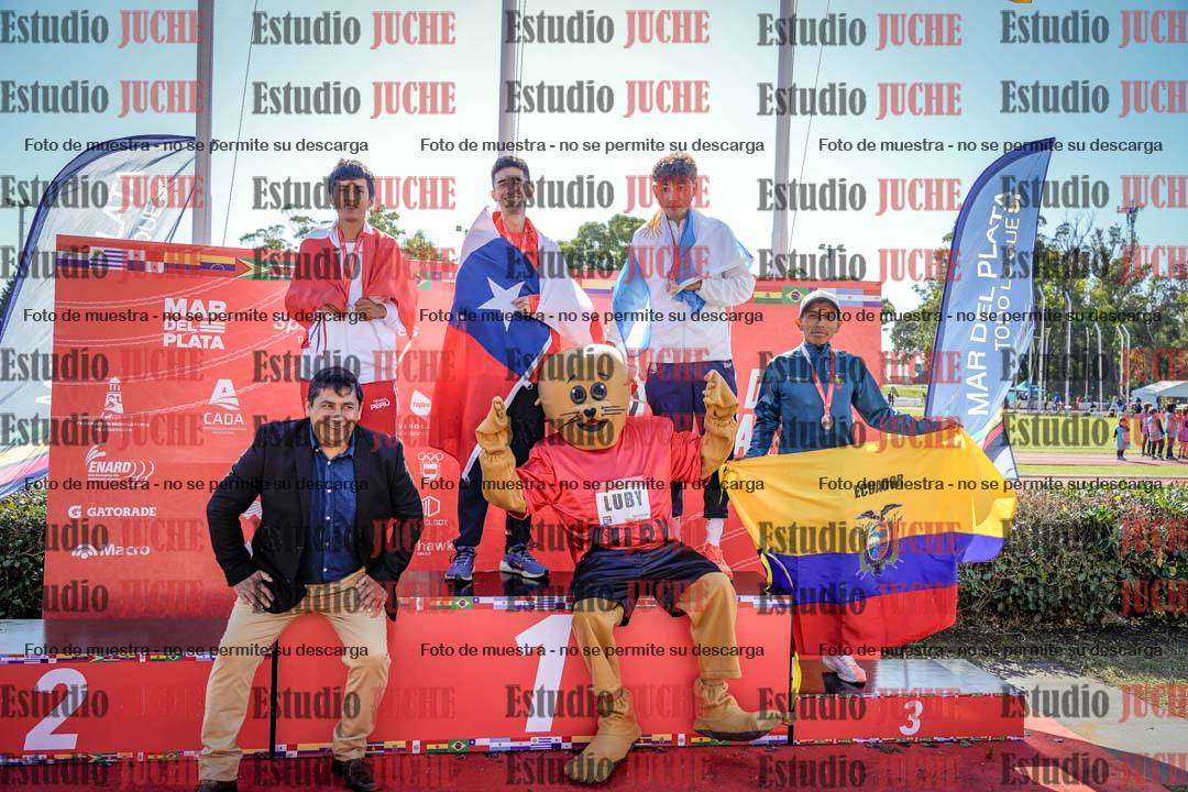 Fotos de algunos extras y podios del día 2