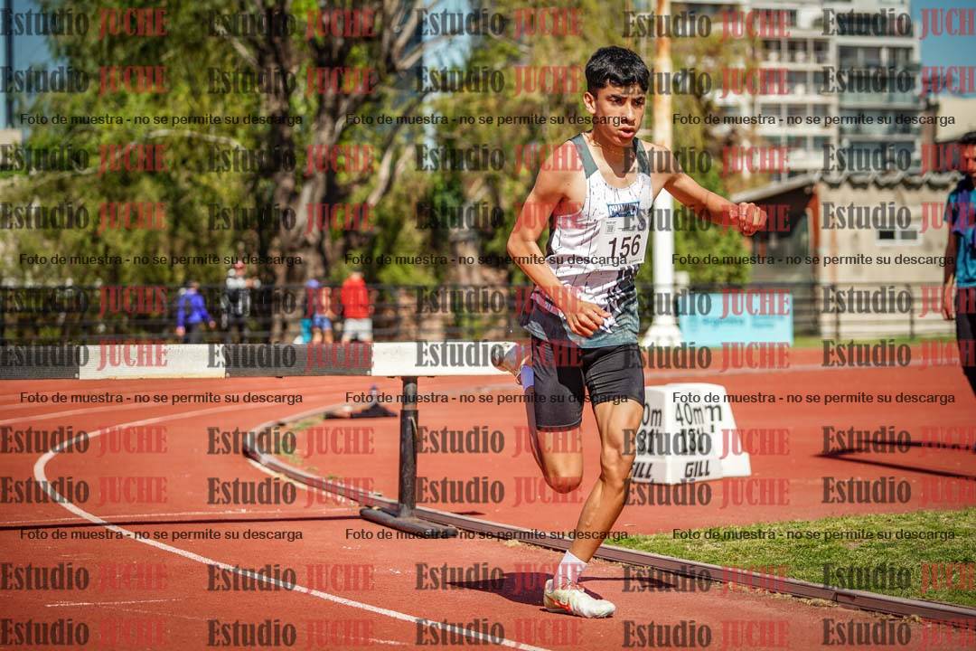 Fotos de los 1500 m con obstáculos de varones