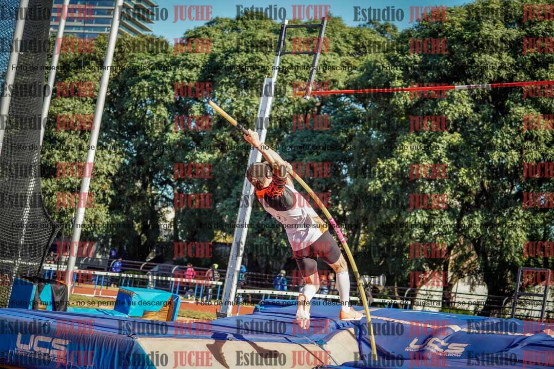 Fotos del salto con garrocha de mujeres y varones
