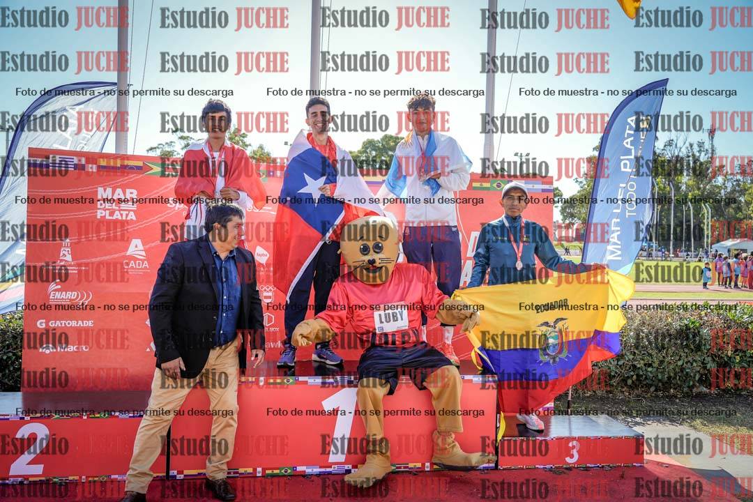 Fotos de algunos extras y podios del día 2