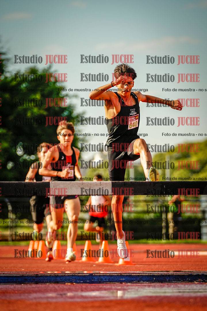 Fotos de los 2000 m con obstáculos de varones