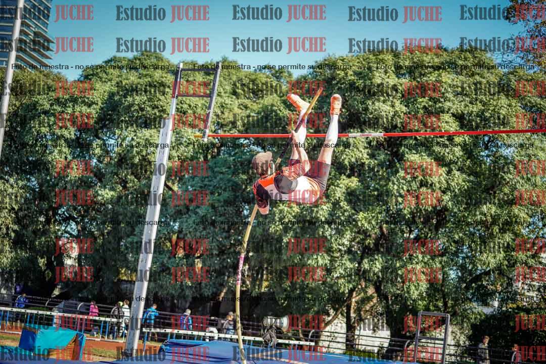 Fotos del salto con garrocha de mujeres y varones