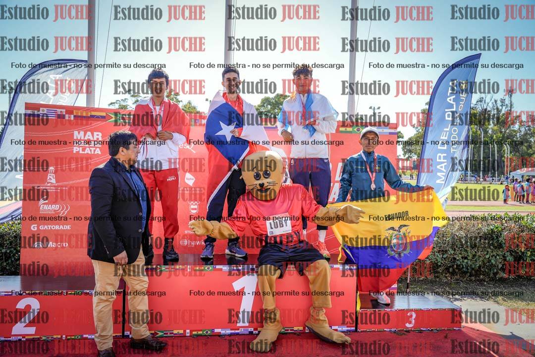 Fotos de algunos extras y podios del día 2