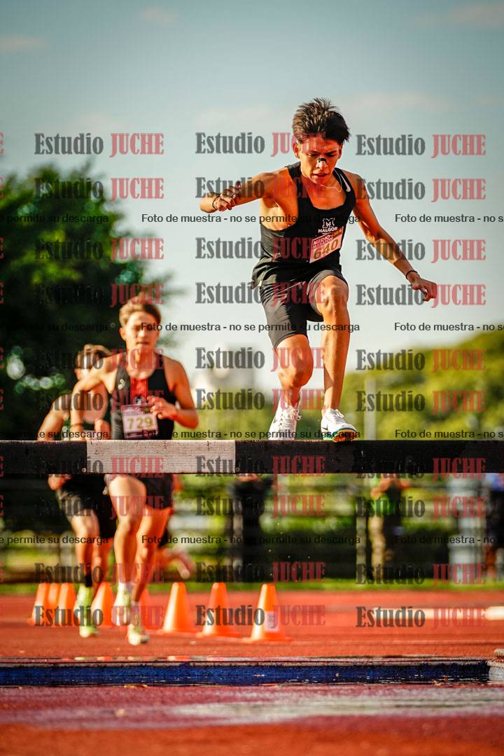 Fotos de los 2000 m con obstáculos de varones