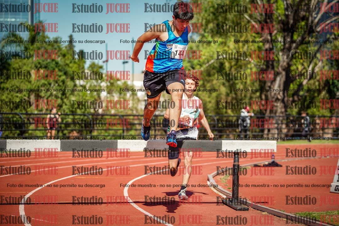 Fotos de los 1500 m con obstáculos de varones