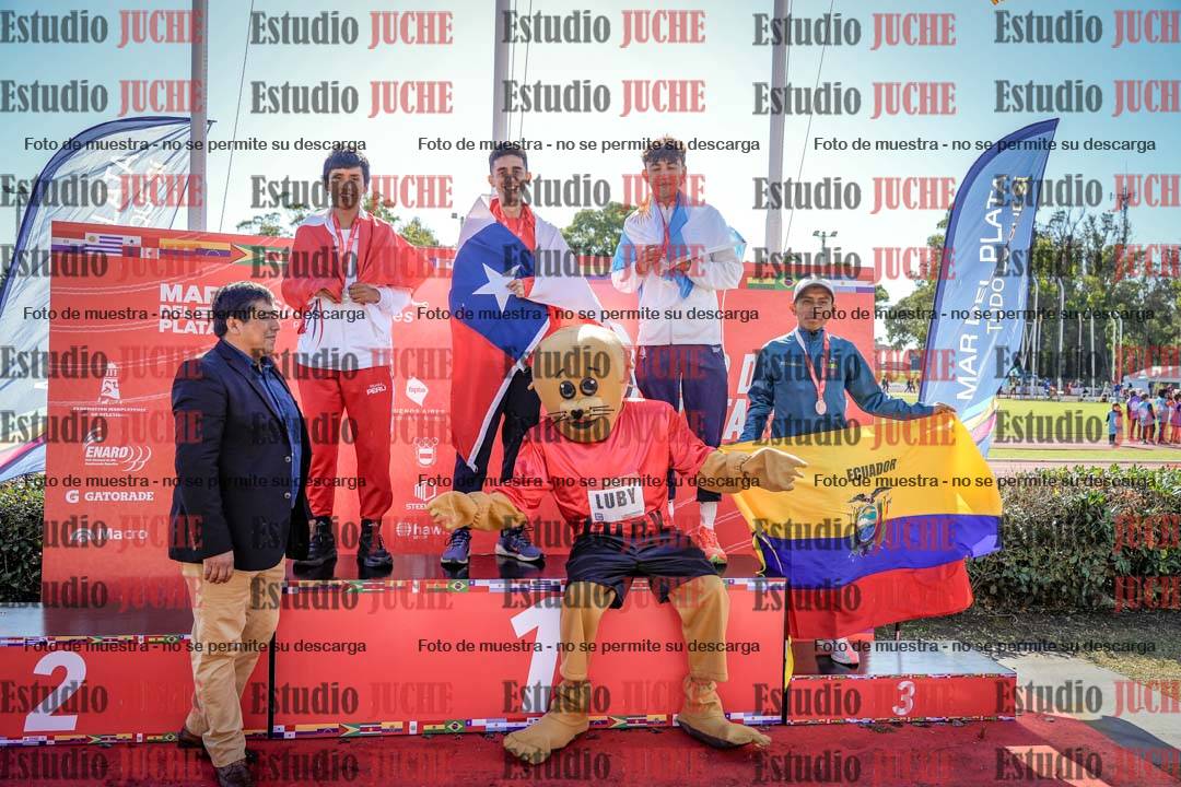 Fotos de algunos extras y podios del día 2