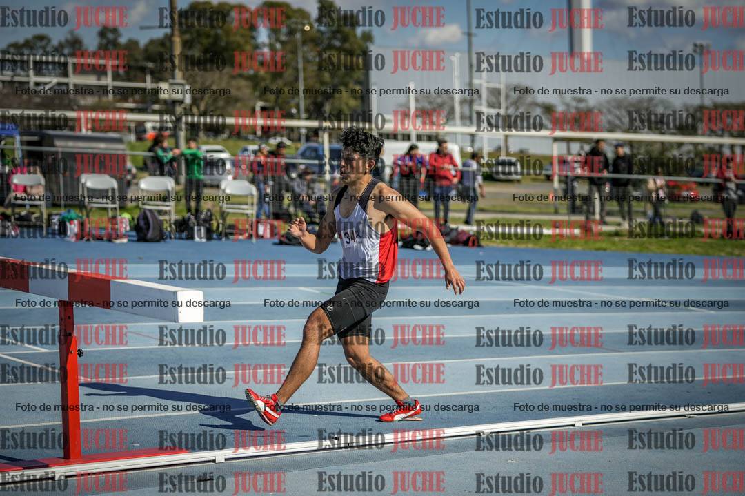 Fotos de los 3000 m con obstáculos de varones