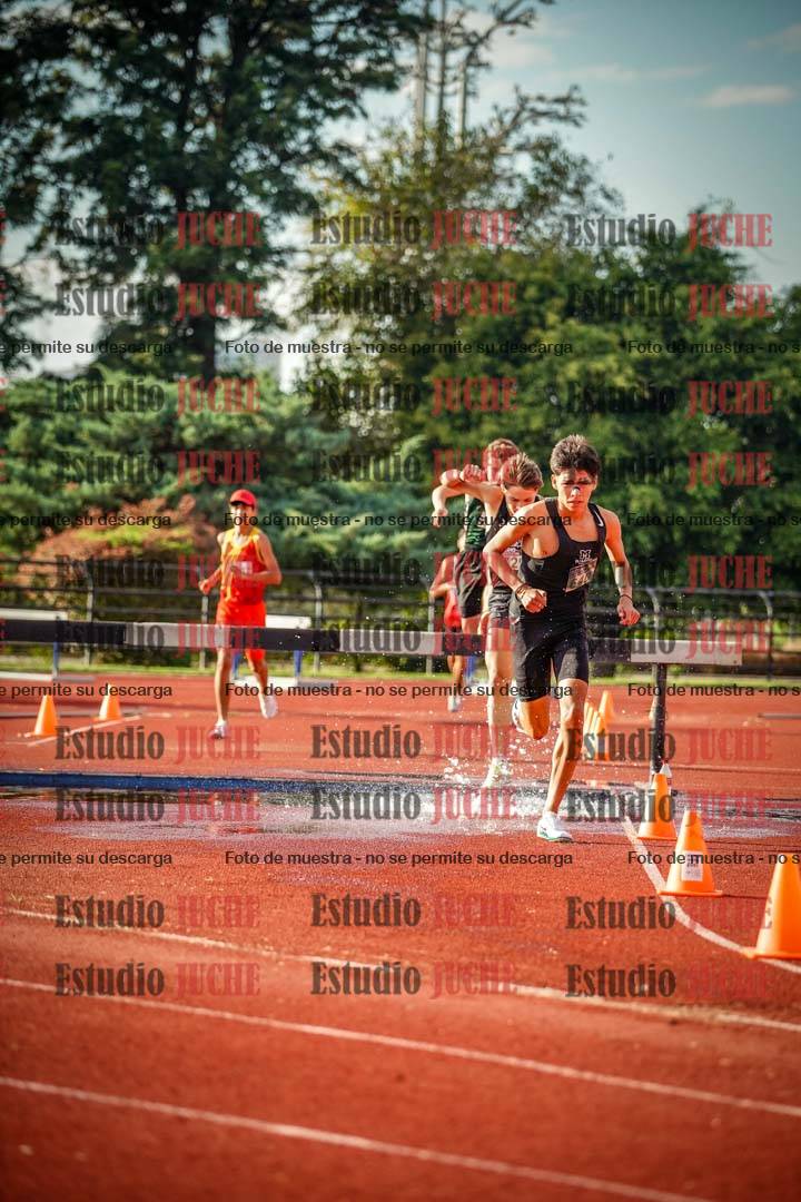 Fotos de los 2000 m con obstáculos de varones