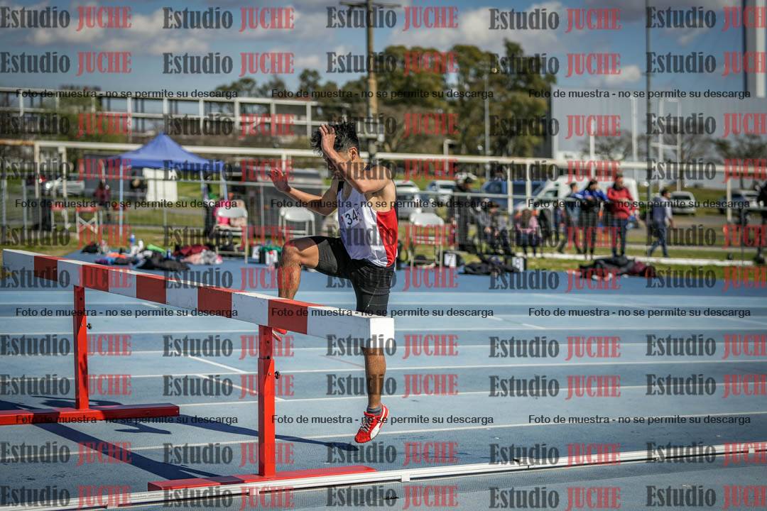 Fotos de los 3000 m con obstáculos de varones