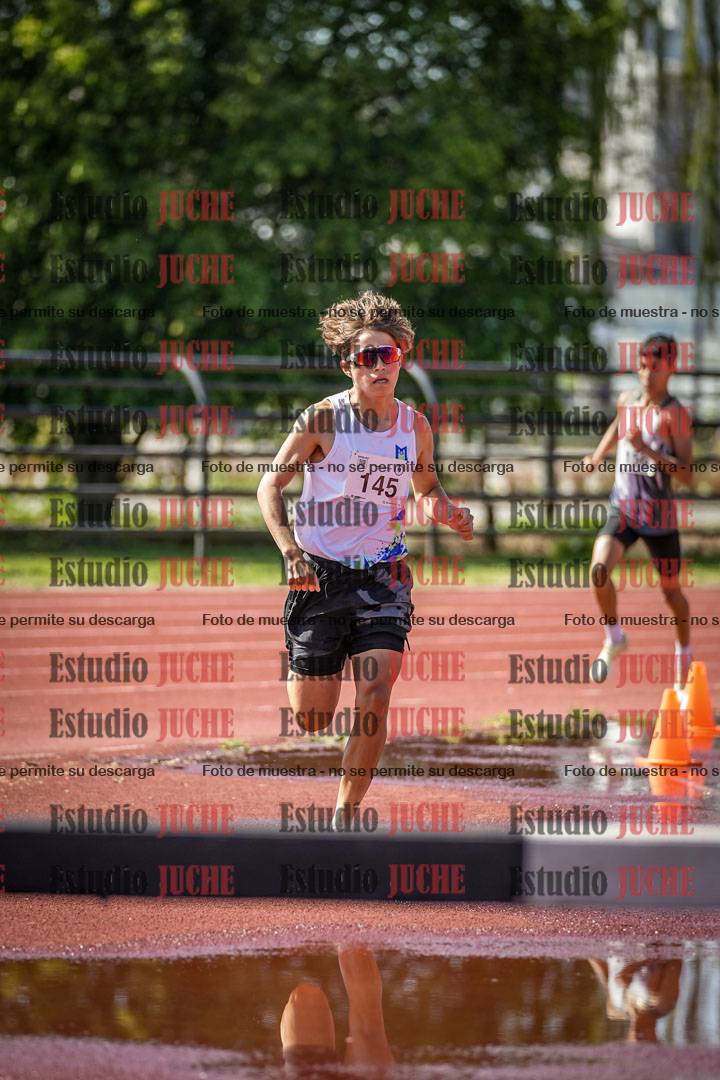 Fotos de los 1500 m con obstáculos de varones