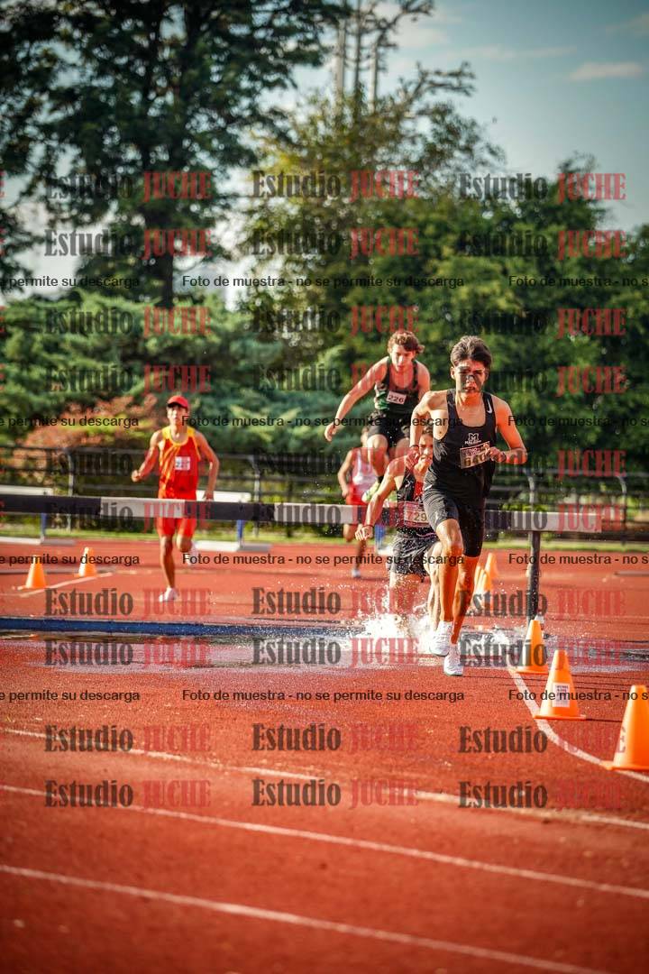 Fotos de los 2000 m con obstáculos de varones