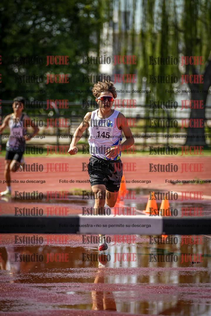 Fotos de los 1500 m con obstáculos de varones