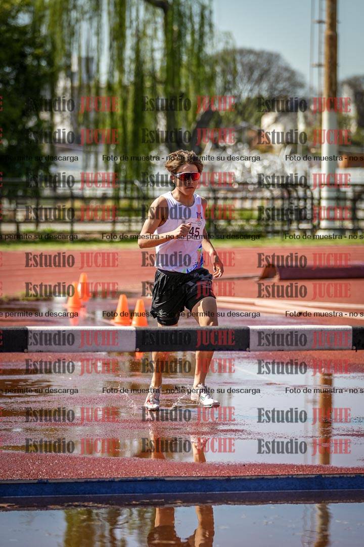 Fotos de los 1500 m con obstáculos de varones