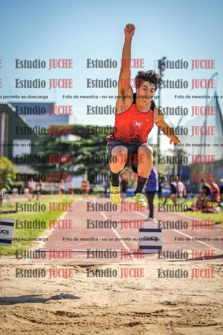 Fotos del salto en largo de varones