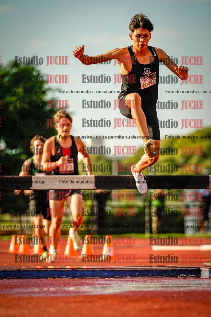 Fotos de los 2000 m con obstáculos de varones