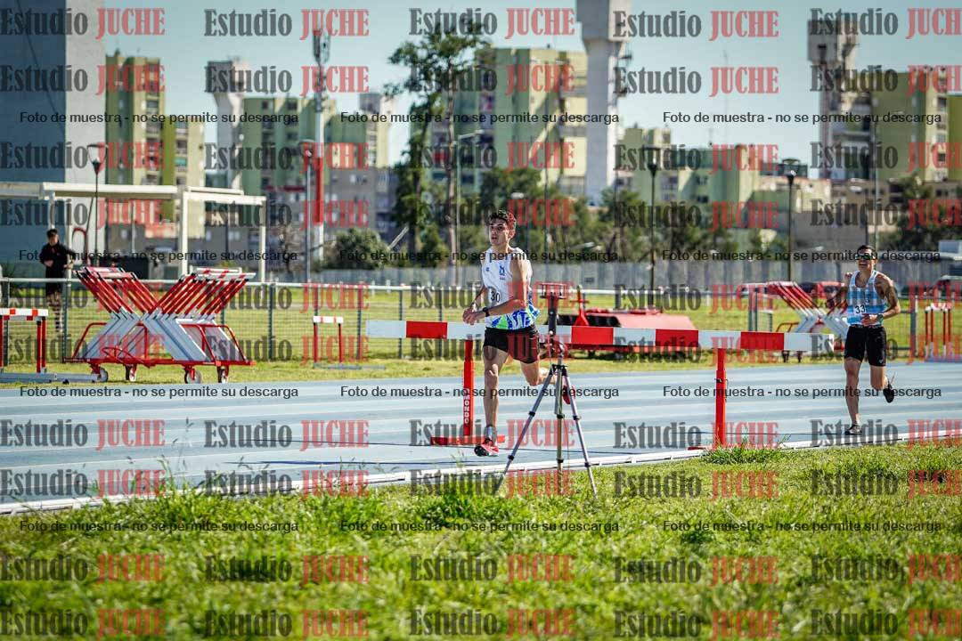 Fotos de los 3000 m con obstáculos de varones