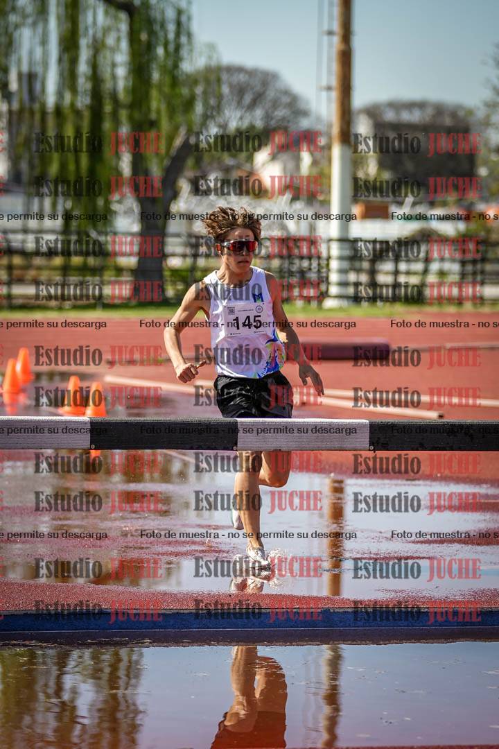 Fotos de los 1500 m con obstáculos de varones