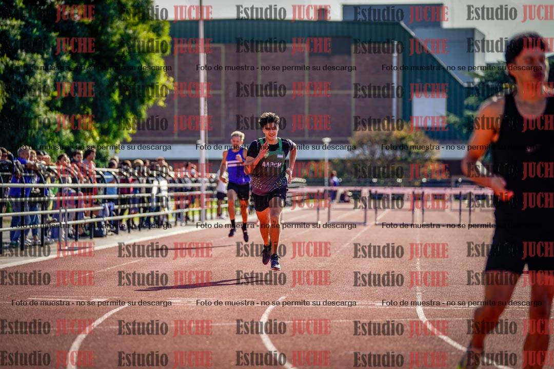 Fotos de los 400 m con vallas de varones