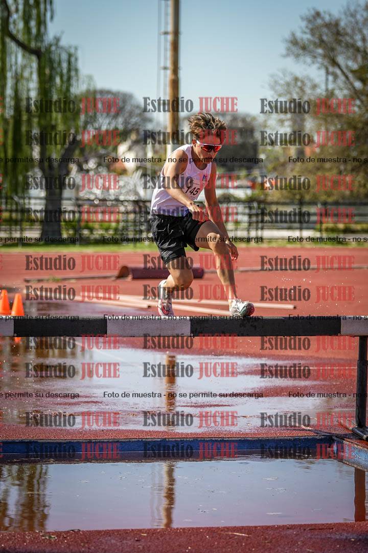Fotos de los 1500 m con obstáculos de varones