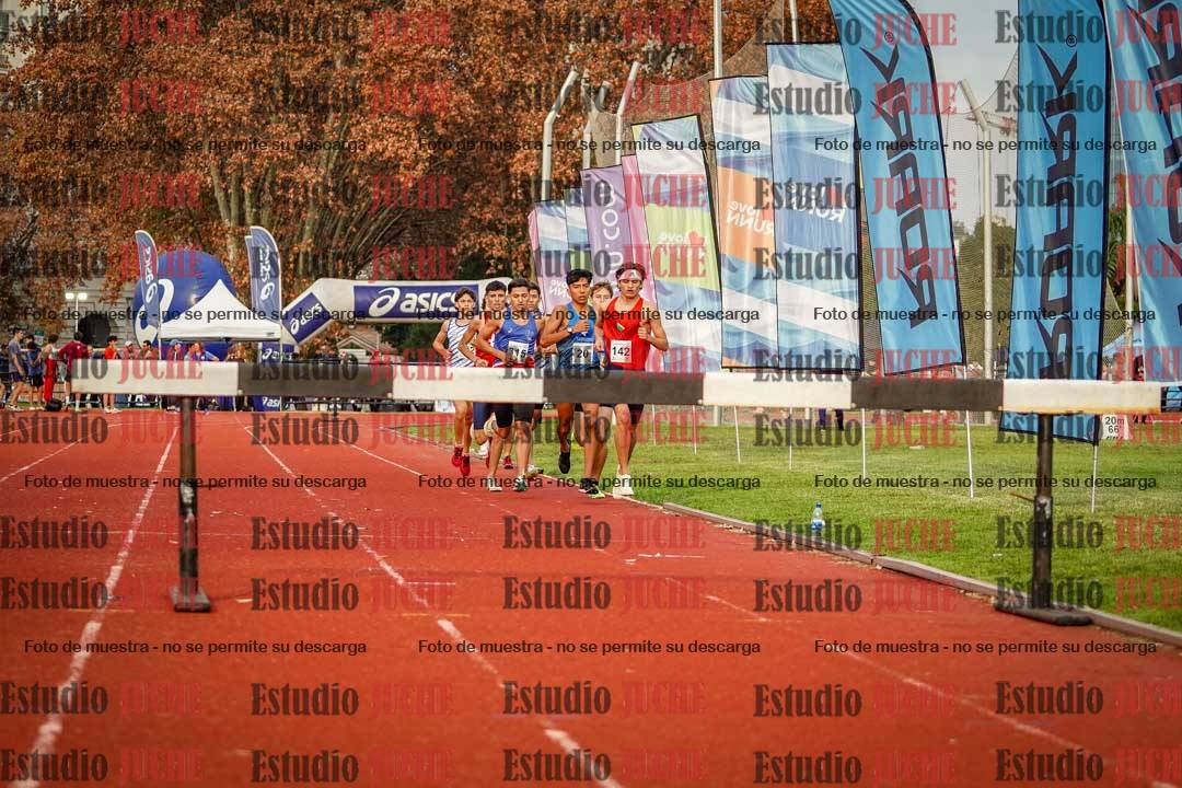 Fotos de los 3000 m con obstáculos de varones