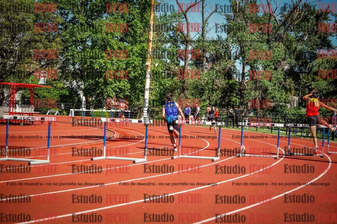 Fotos de los 400 m con vallas de varones
