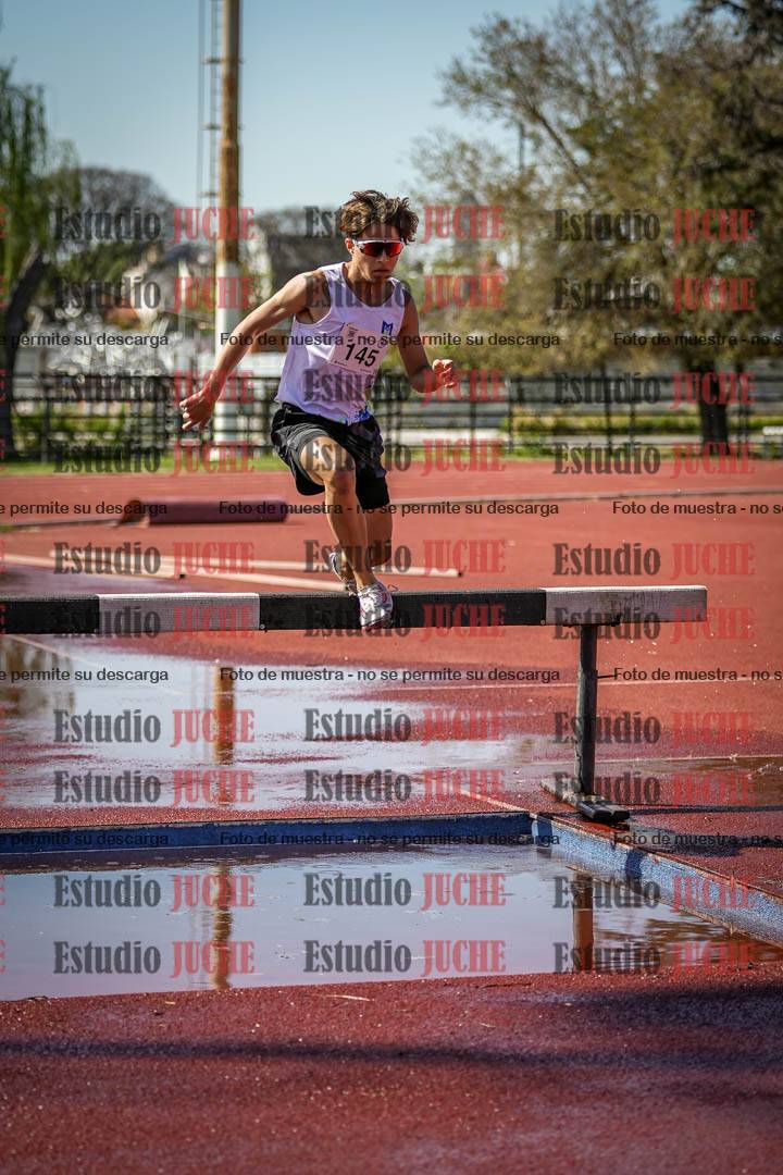 Fotos de los 1500 m con obstáculos de varones
