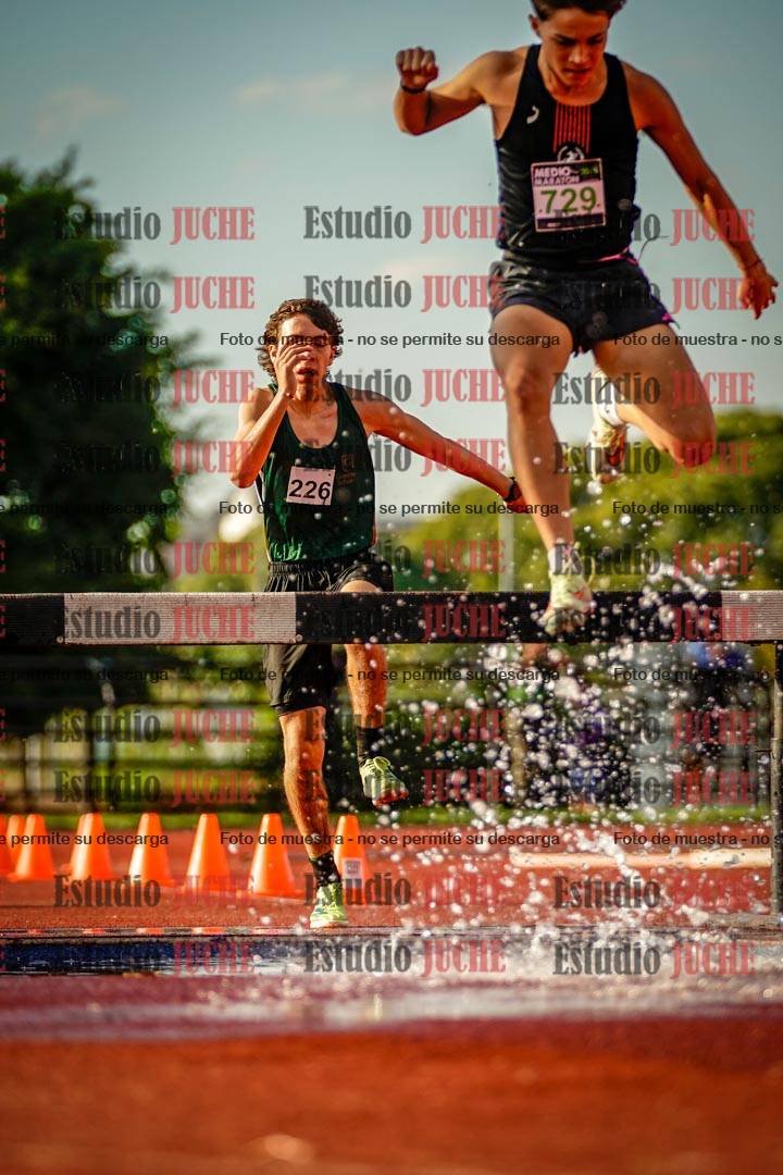 Fotos de los 2000 m con obstáculos de varones