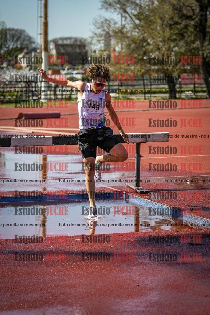 Fotos de los 1500 m con obstáculos de varones