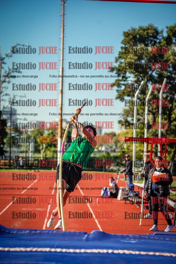 Fotos del salto con garrocha de mujeres y varones