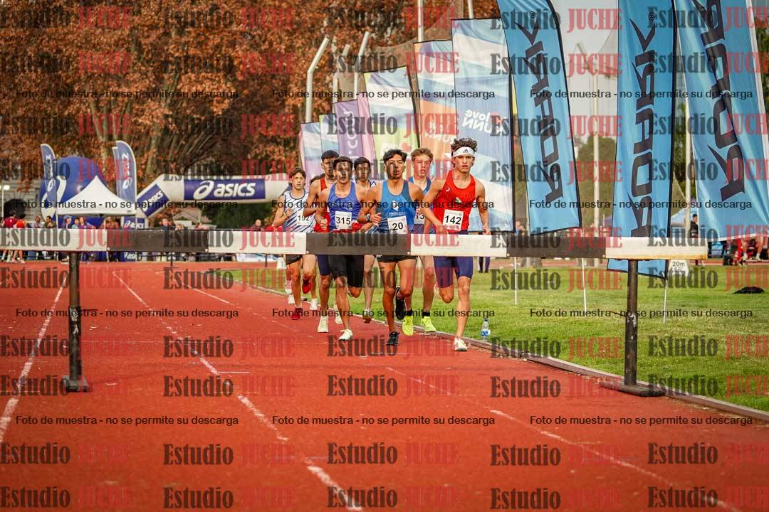 Fotos de los 3000 m con obstáculos de varones