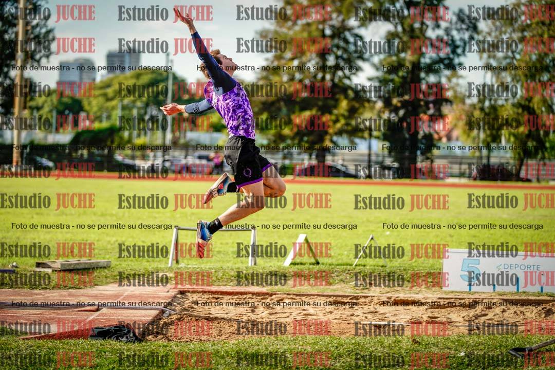 Fotos del salto en largo de varones