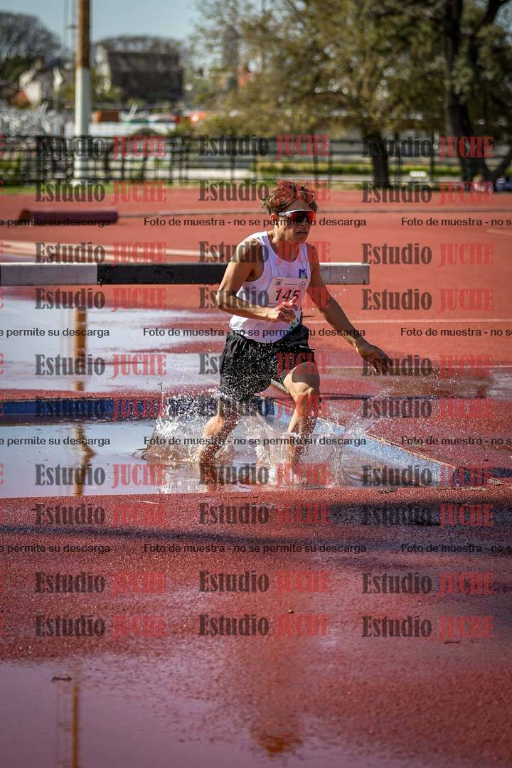 Fotos de los 1500 m con obstáculos de varones