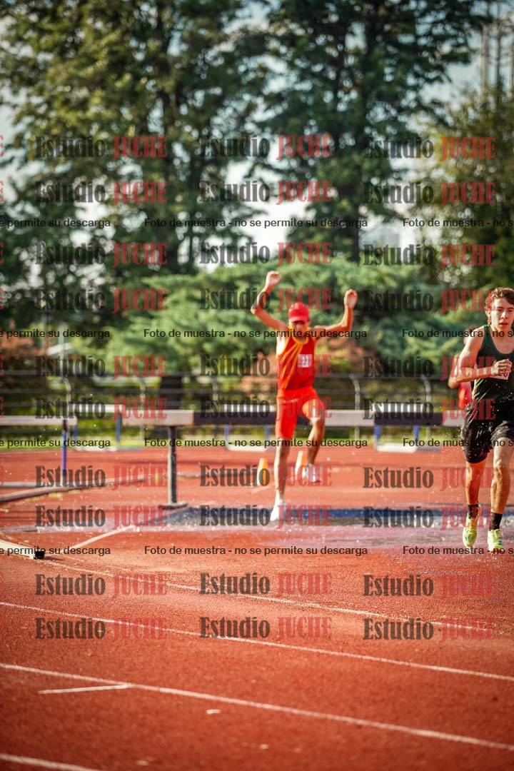 Fotos de los 2000 m con obstáculos de varones