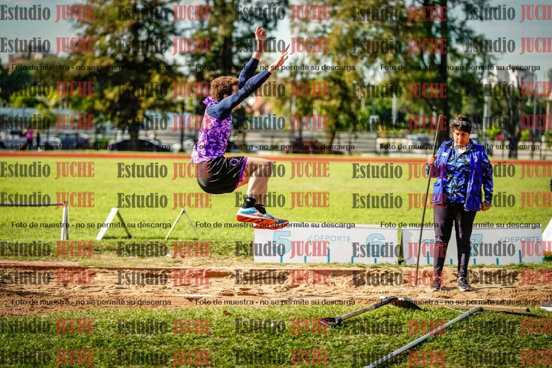 Fotos del salto en largo de varones